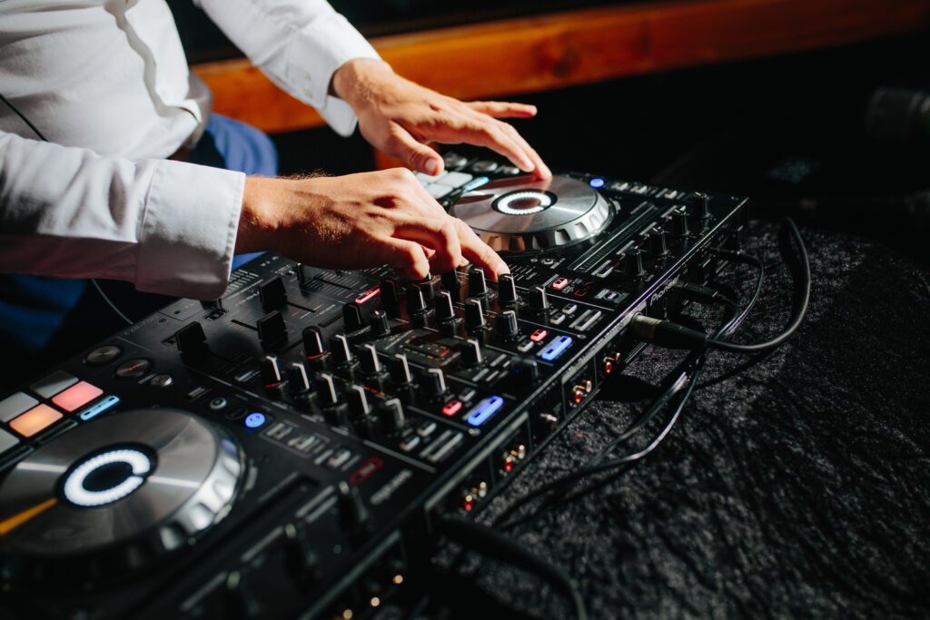 DJ Bommek am Mischpult